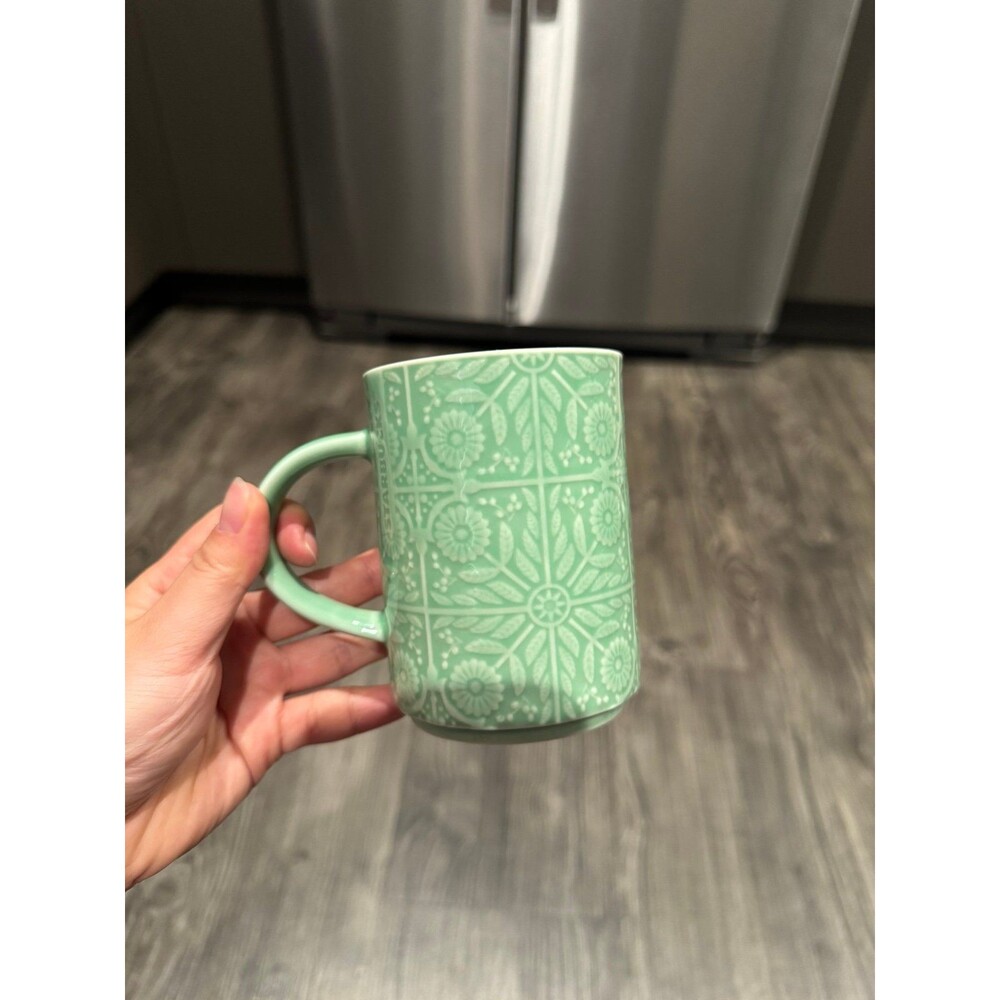 Starbucks Green Embossed Daisy Floral Coffee Mug Cup 12 Fl Oz